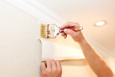 Pose de papier peint à Prudhomat — revêtements muraux et toiles de verre